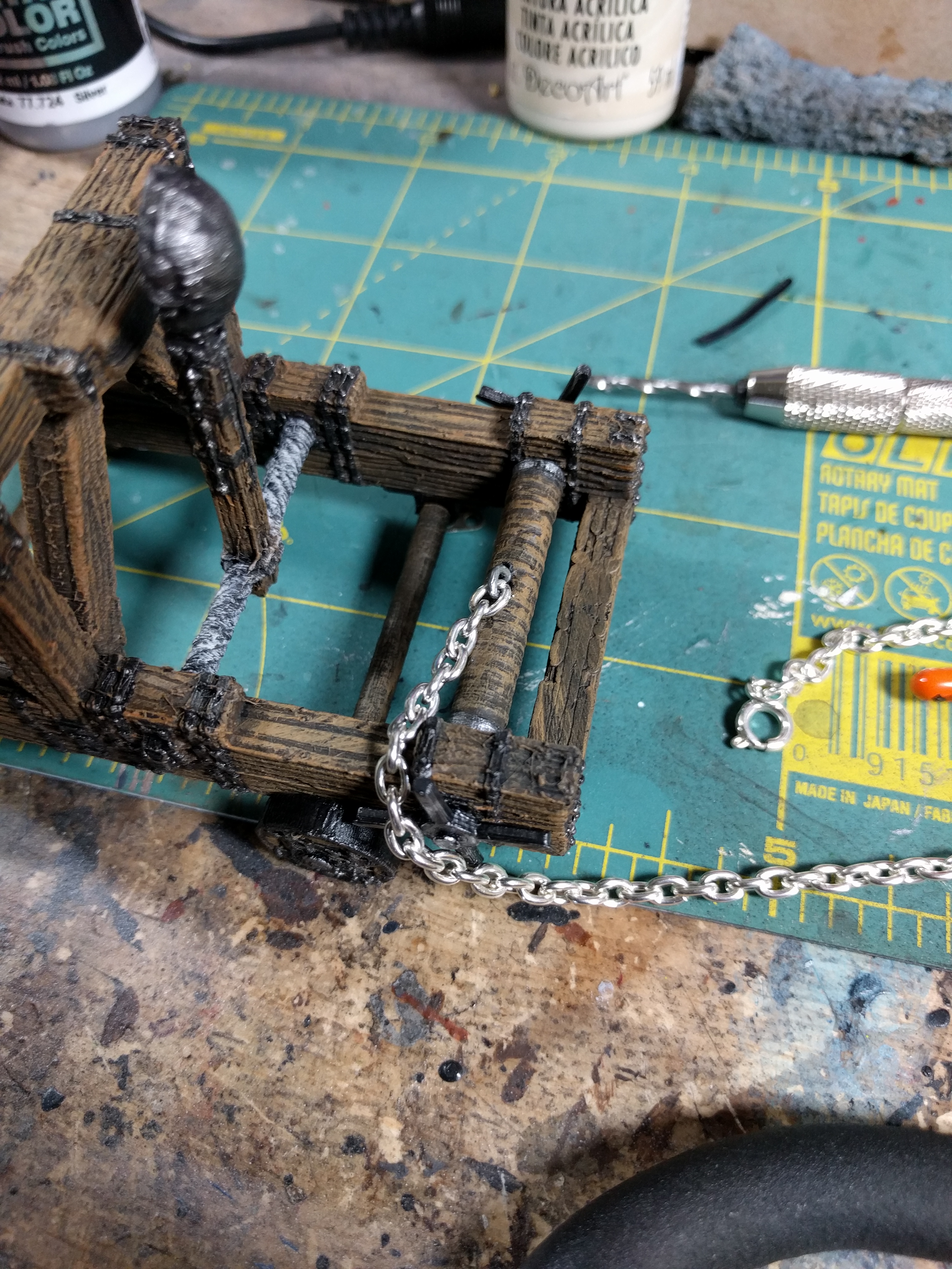 Glue chain